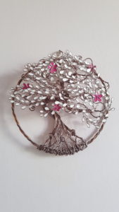 Arbre en relief 20cm, fil marron clair, feuilles blanches, fleurs roses