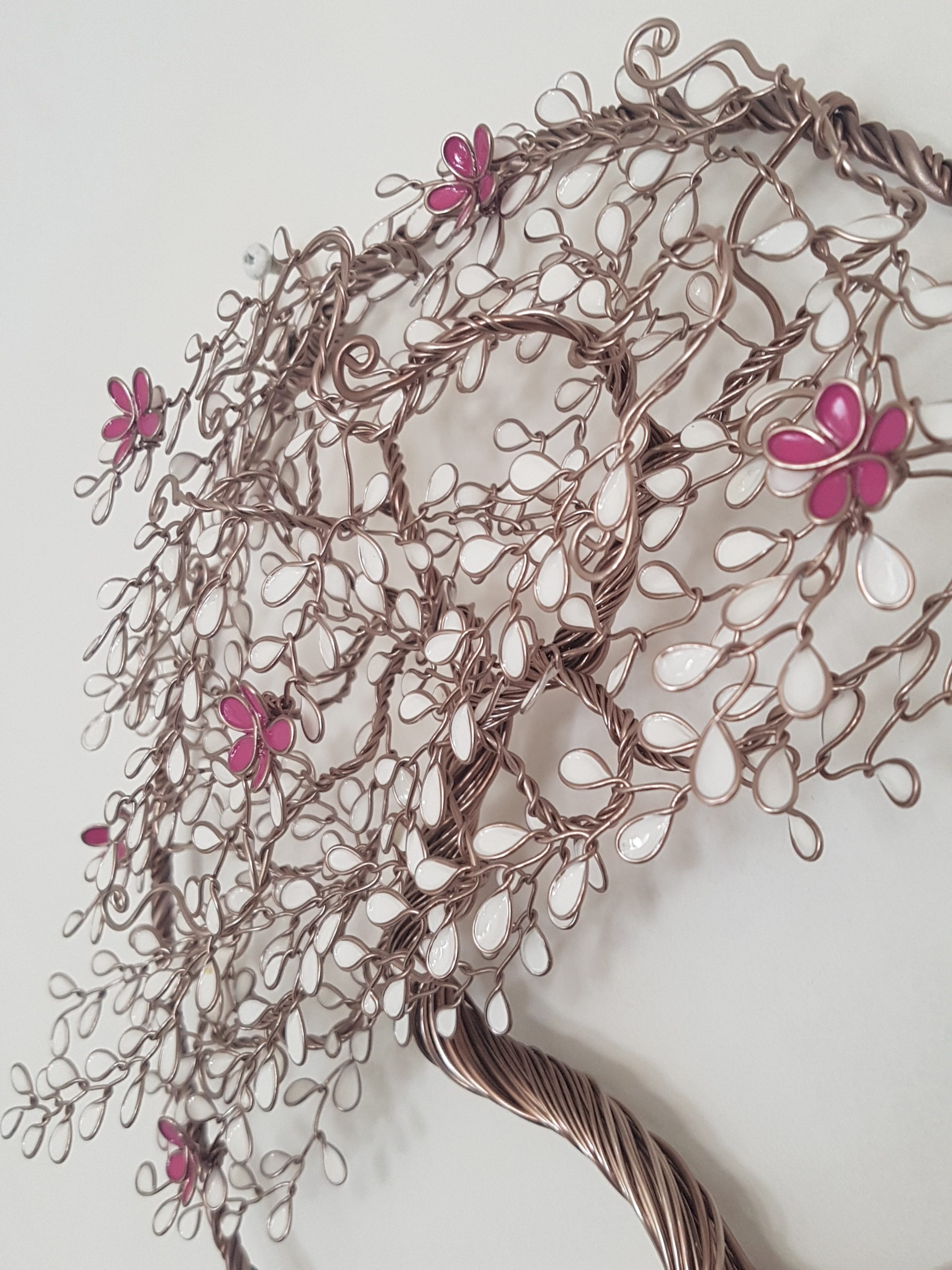 Relief 30cm – Feuilles blanches – Marron clair – Fleurs vieux rose